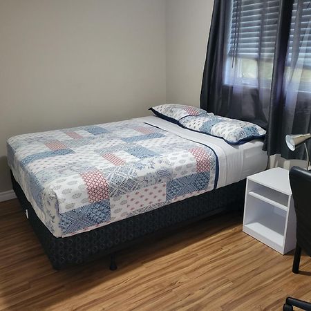 Comfy Rooms Stay - Unit 1 Кингстън Екстериор снимка