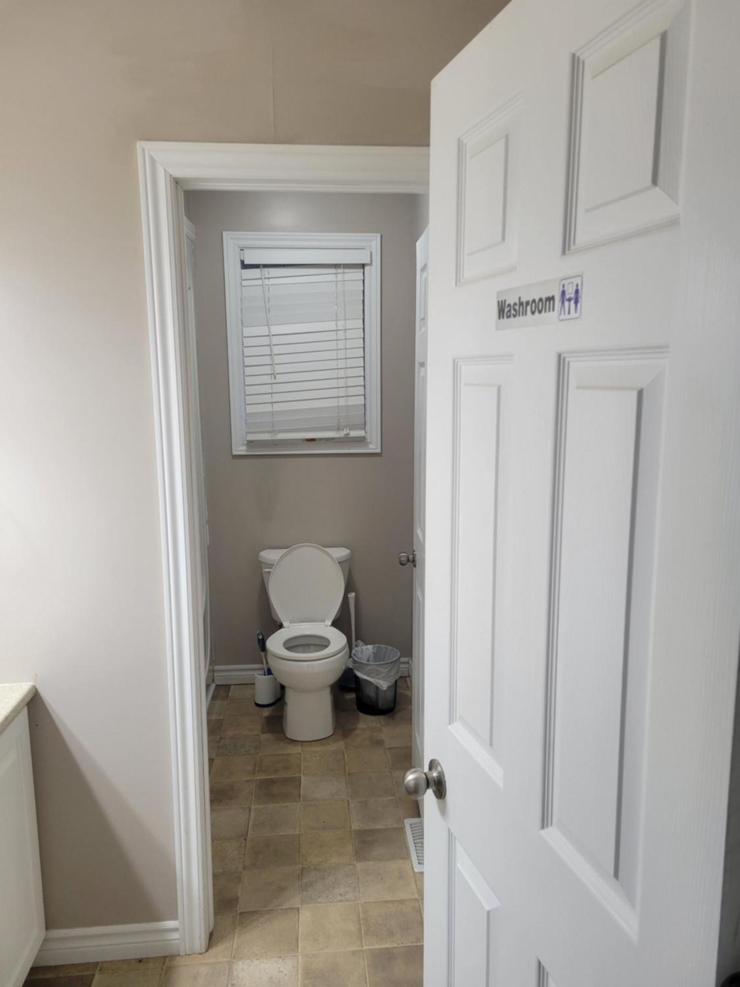 Comfy Rooms Stay - Unit 1 Кингстън Екстериор снимка