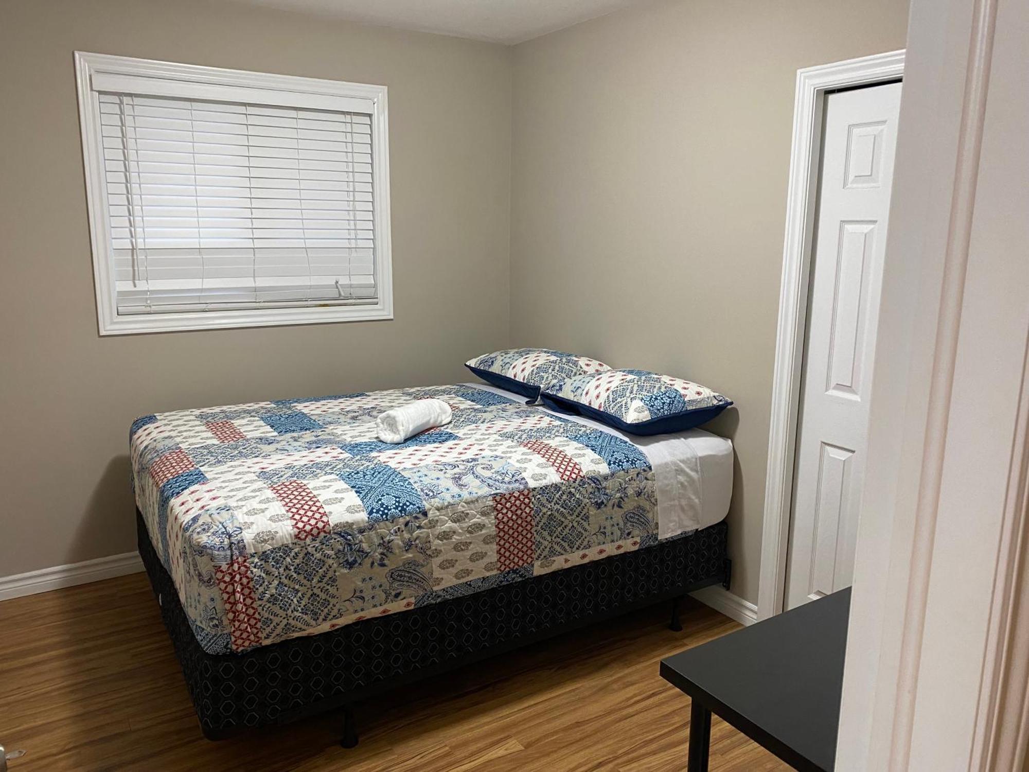 Comfy Rooms Stay - Unit 1 Кингстън Екстериор снимка